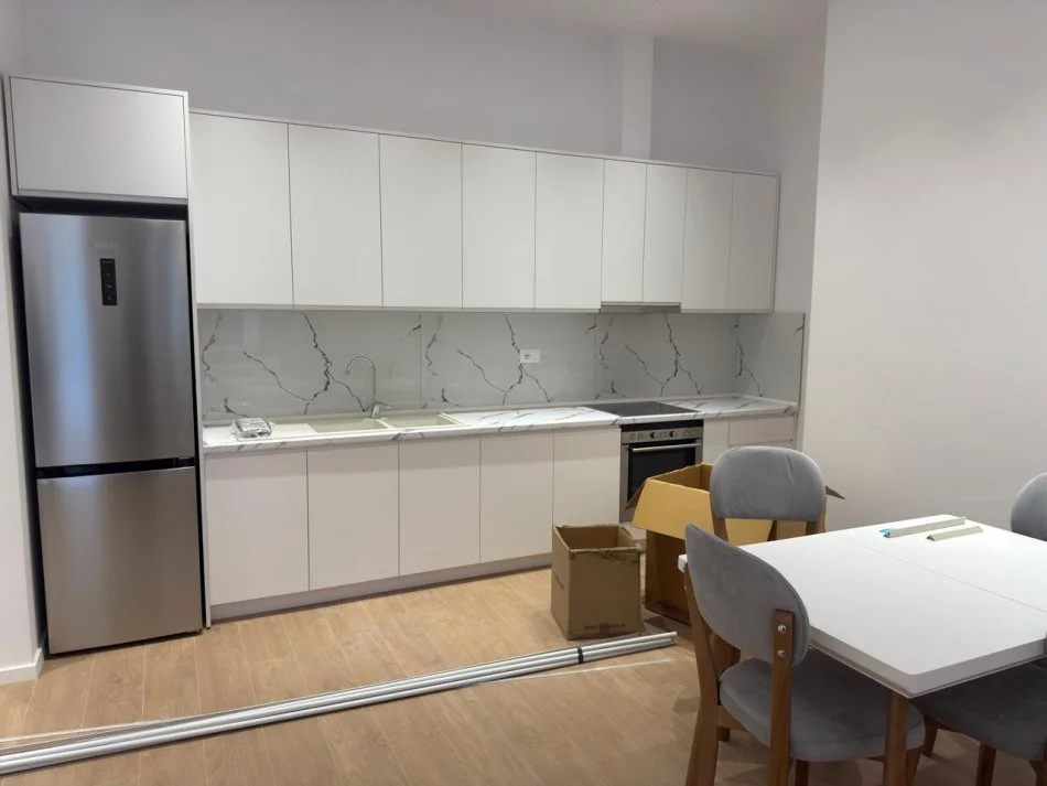 Tirane, jepet me qera apartament 1+1 Kati 1, 60 m² 500 € (Kodra e Diellit.)