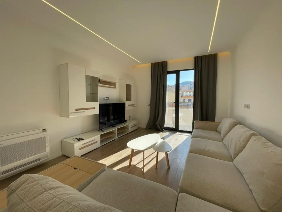 Tirane, jepet me qera apartament 2+1 Kati 5, 110 m² 1.100 € (Liqeni i Thate.)