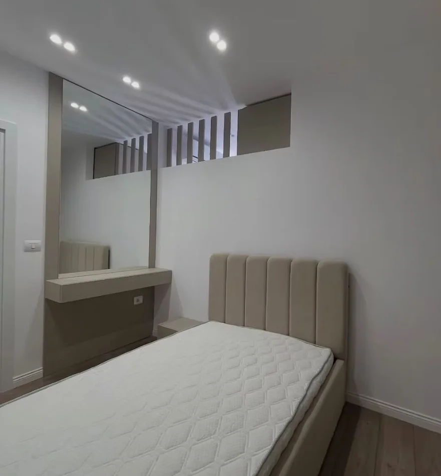 Tirane, jepet me qera 2+1 Kati 3, 75 m² 900 € (Zogu i Zi)