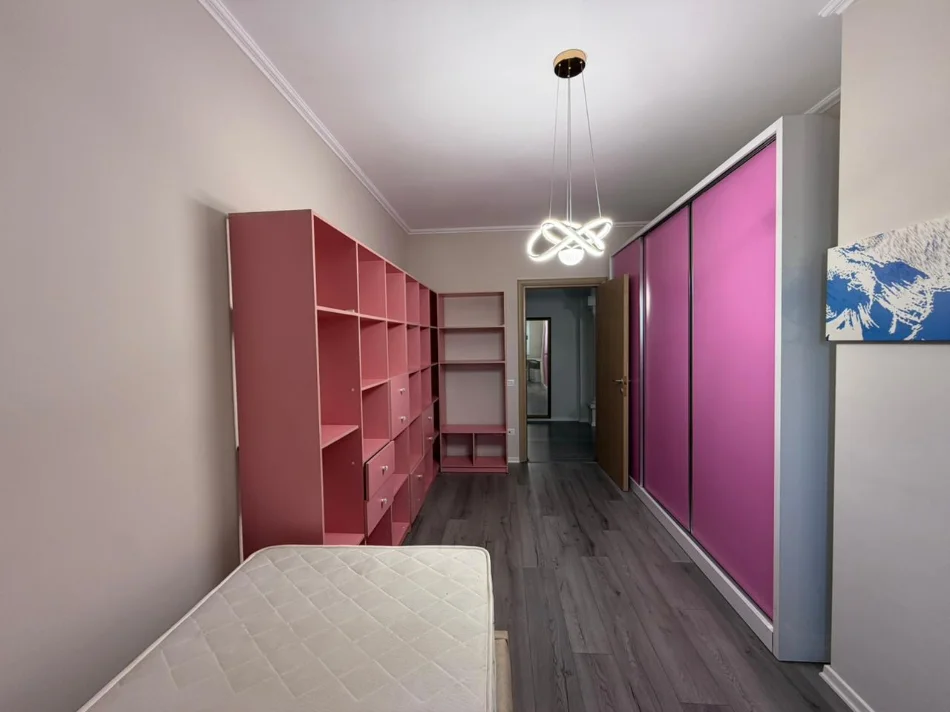 Tirane, jepet me qera apartament 2+1 Kati 2, 112 m² 850 € (Rruga e Barrikadave)