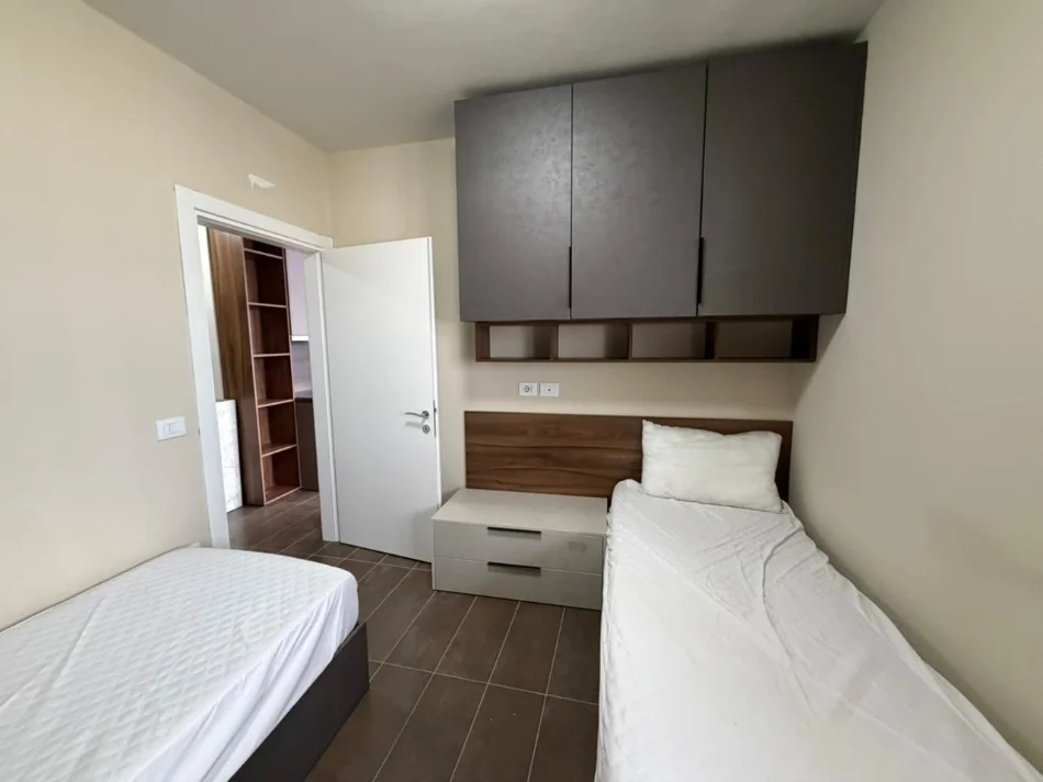 Tirane, jepet me qera apartament 2+1 , 85 m² 650 € (Yzberisht)