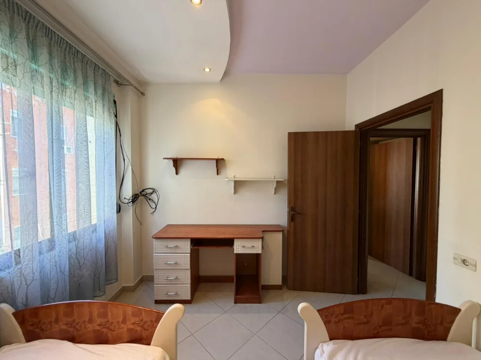 Tirane, jepet me qera apartament 2+1 Kati 1, 105 m² 450 € (Kodra e Diellit.)