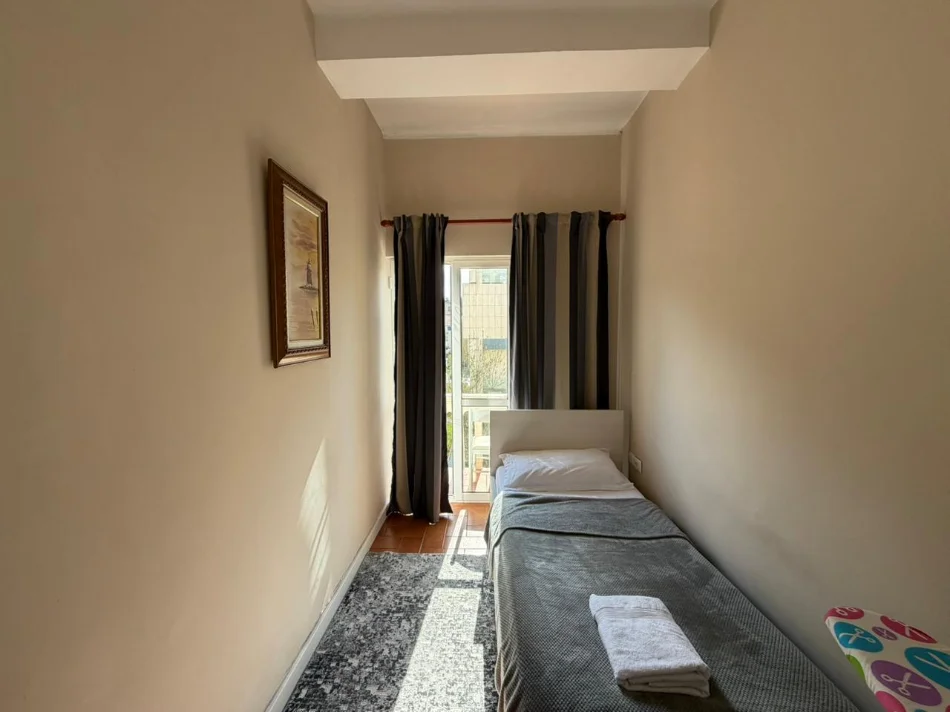 Tirane, jepet me qera apartament 2+1 Kati 3, 85 m² 750 € (Rruga e Durresit)