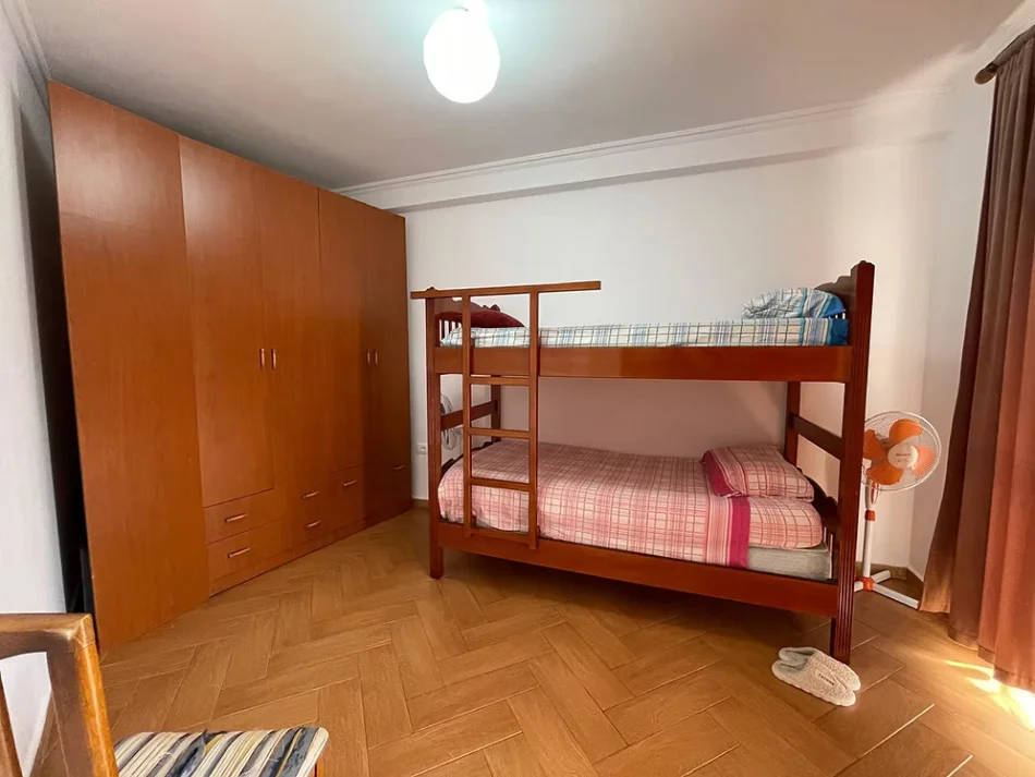 Tirane, jepet me qera apartament 2+1 Kati 9, 120 m² 696.020.003 € (Rruga e Barrikadave.)