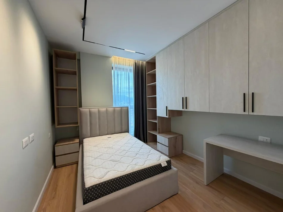 Tirane, jepet me qera apartament 2+1 Kati 9, 110 m² 1.000 € (Komuna e Parisit.)