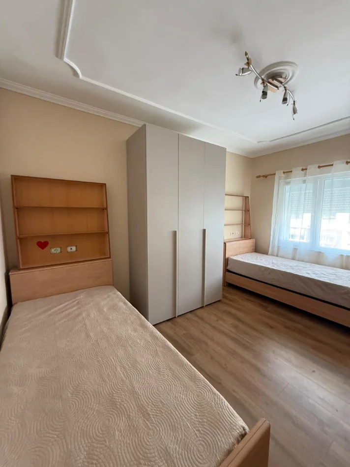 Tirane, jepet me qera apartament 2+1 Kati 4, 90 m² 1.200 € (Pazari i Ri.)
