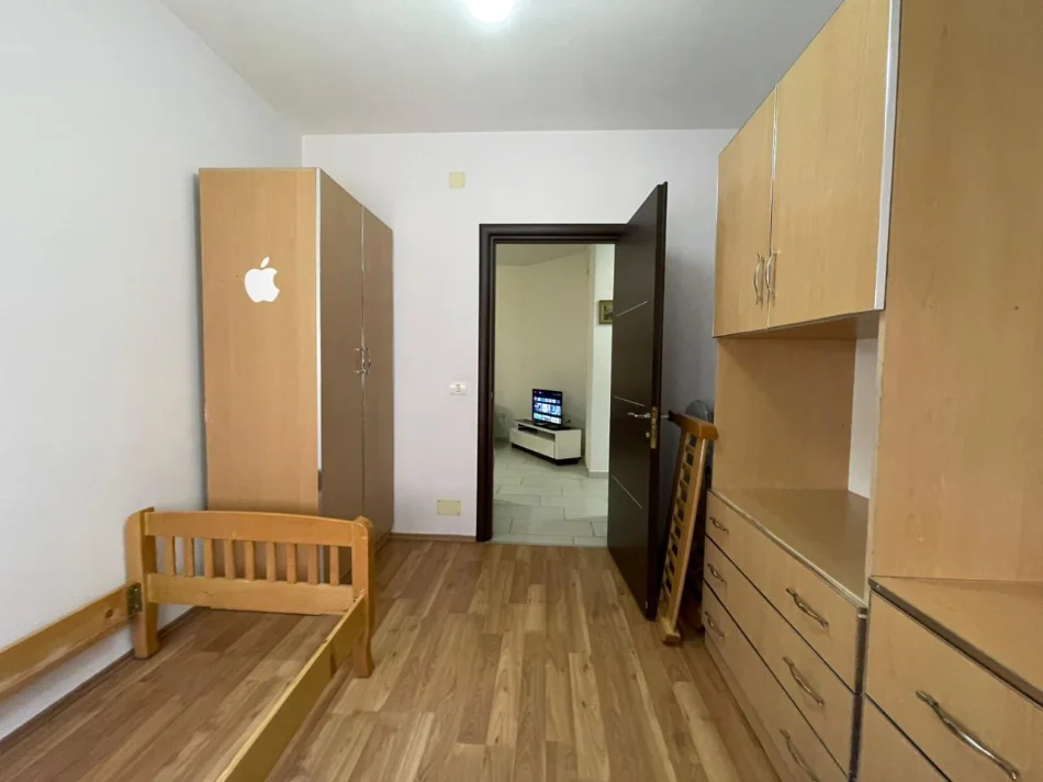 Tirane, jepet me qera apartament 2+1 Kati 2, 90 m² 500 € (Liqeni i Thate)