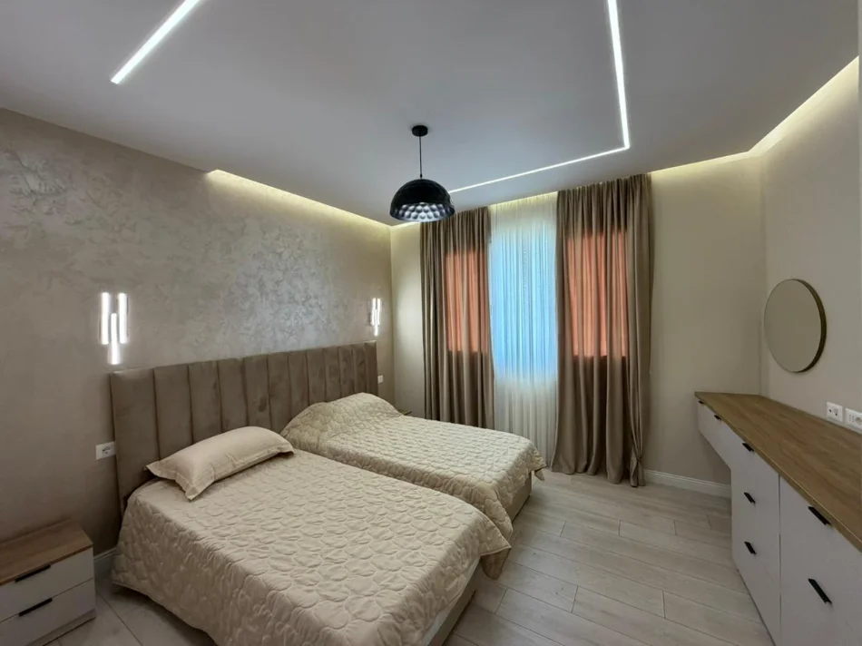Tirane, shitet apartament 3+1 Kati 9, 140 m² 280.000 € (Astiri)