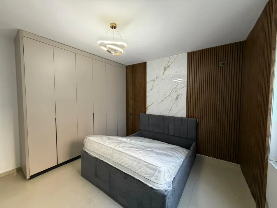 Tirane, jepet me qera apartament 1+1 Kati 1, 55 m² 300 € (Don Bosko)