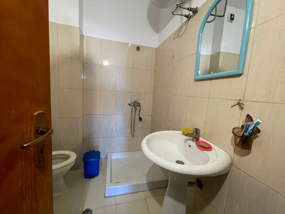 Tirane, jepet me qera apartament 1+1 Kati 5, 70 m² 350 € (Komuna e Parisit)