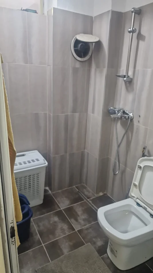 Tirane, jepet me qera apartament 1+1 Kati 3, 64 m² 500 € (21 Dhjetori/Mozaiku)