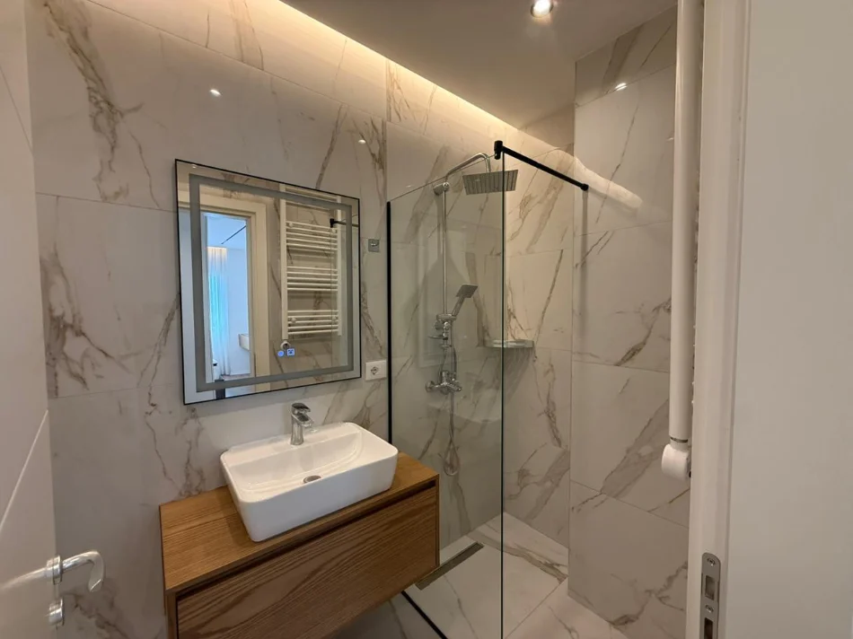 Tirane, jepet me qera apartament 2+1 Kati 6, 120 m² 1.300 € (Kodra e Diellit)