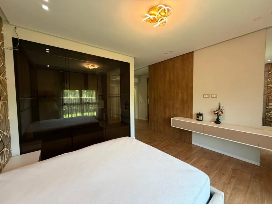 Tirane, jepet me qera apartament 2+1 Kati 1, 170 m² 1.500 € (Liqeni i Thate)