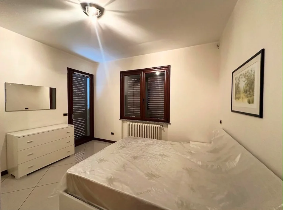 Tirane, jepet me qera apartament 1+1 Kati 3, 80 m² 450 € (Kinostudio)