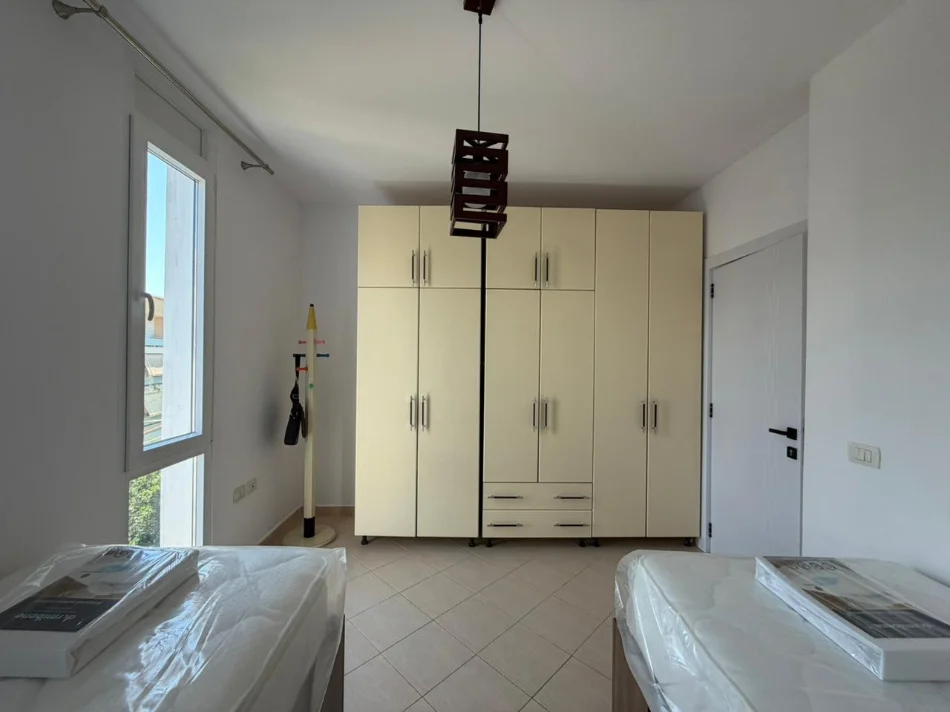 Tirane, jepet me qera apartament 1+1 Kati 5, 50 m² 600 € (Komuna e Parisit)