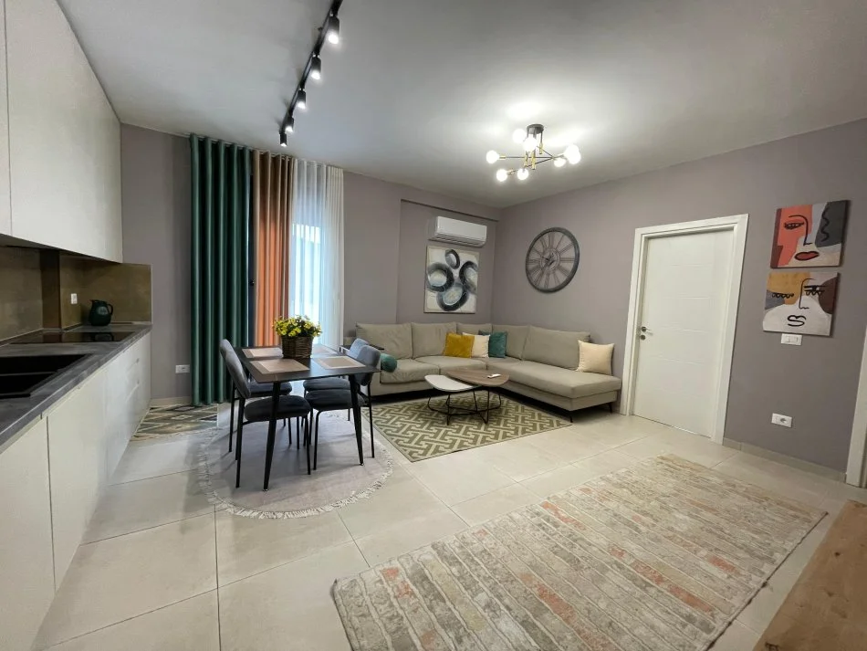 Tirane, jepet me qera apartament 2+1+Ballkon Kati 6, 154 m² 1.000 € (Kodra e Diellit)