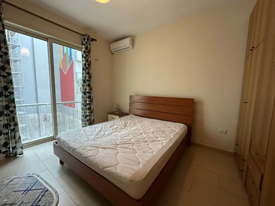 Tirane, jepet me qera apartament 2+1 Kati 2, 100 m² 600 € (Rruga Hoxha Tahsim)