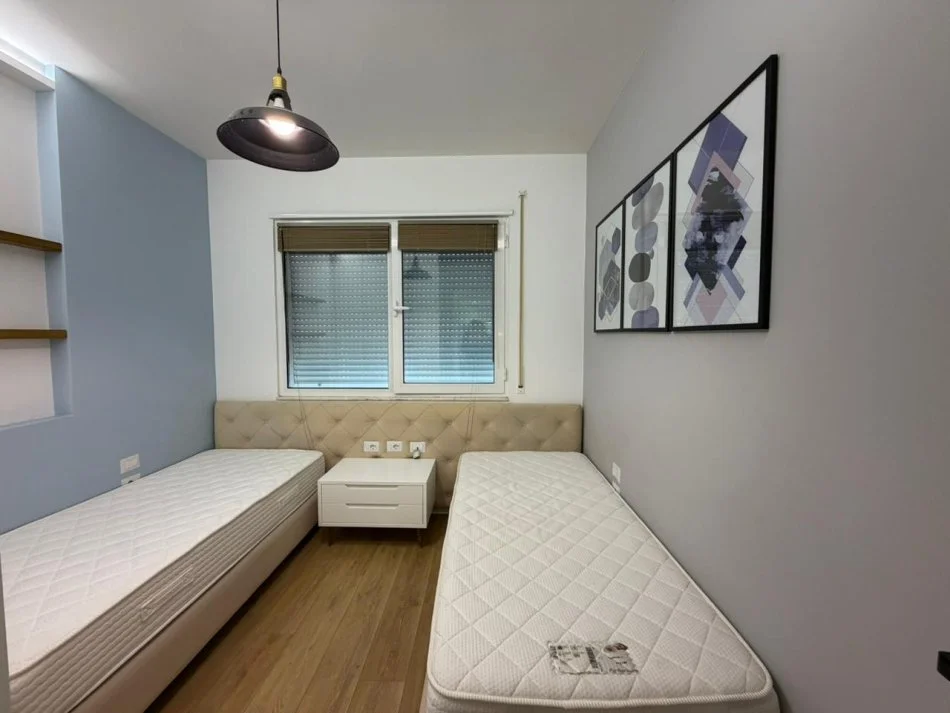 Shqiperi, jepet me qera apartament 2+1 Kati 3, 130 m² 1.050 € (Liqeni i Thate.)
