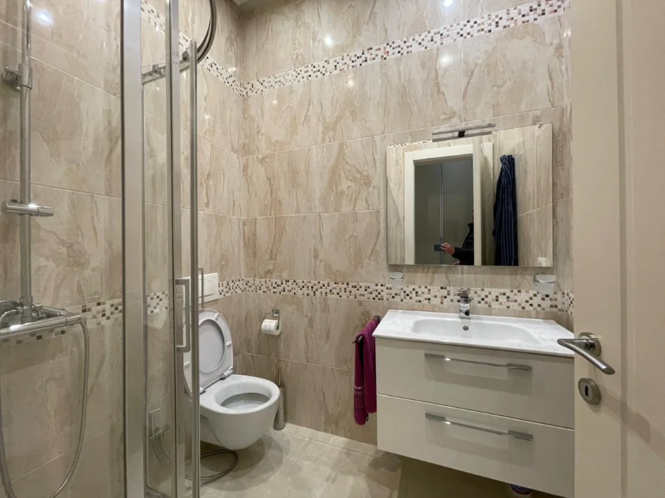 Tirane, shitet apartament 3+1 Kati 1, 150 m² 320.000 € (Liqeni i Thate)