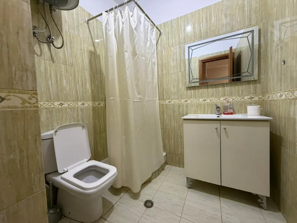 Tirane, jepet me qera apartament 2+1 Kati 2, 112 m² 850 € (Rruga e Barrikadave)