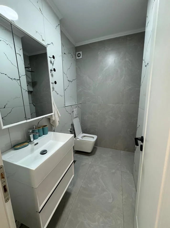 Tirane, jepet me qera apartament 1+1 Kati 4, 110 m² 1.000 € (Rruga e Durresit.)