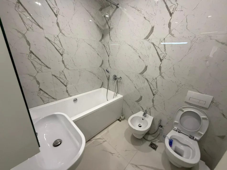 Tirane, jepet me qera apartament 2+1 Kati 3, 105 m² 900 € (Liqeni i Thate)