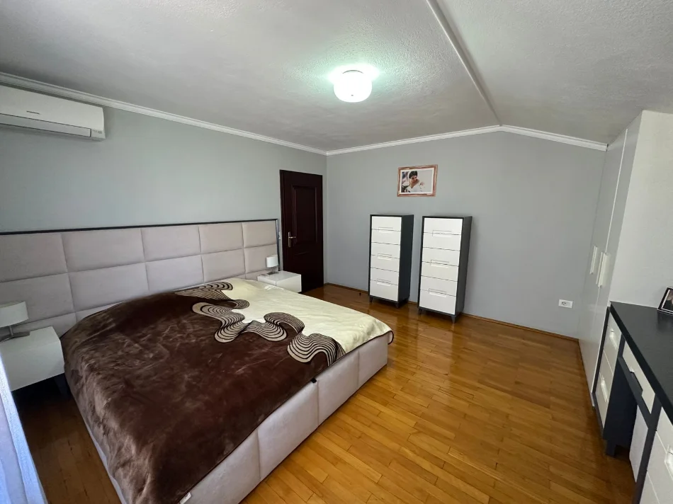 Tirane, shitet Vile 2 Katshe Kati 0, 280 m² 500.000 € (Jordan Misja)