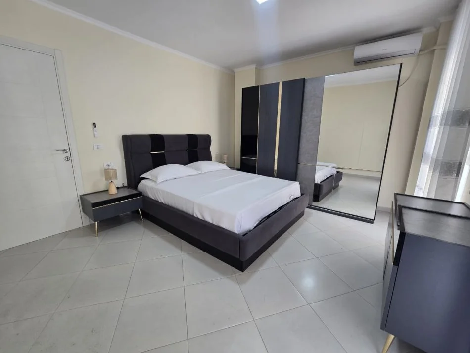 Tirane, jepet me qera apartament 2+1 Kati 5, 100 m² 850 € (Tek Prokuroria e Tiranes)