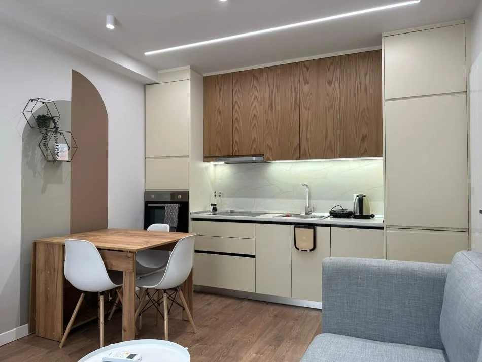 Tirane, jepet me qera apartament 1+1 Kati 3, 50 m² 500 € (Prane Harry Fultz.)