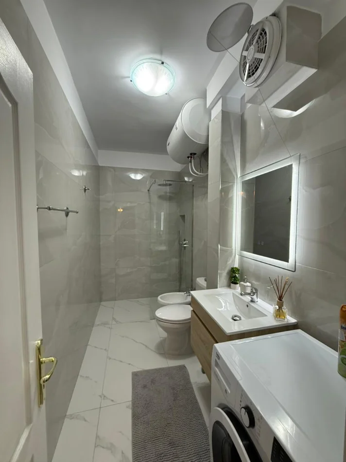 Tirane, jepet me qera apartament 2+1 Kati 4, 90 m² 1.200 € (Pazari i Ri.)
