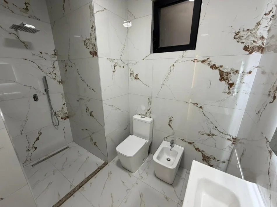 Tirane, shitet apartament 2+1 Kati 2, 116 m² 273.000 € (Liqeni i Thate)
