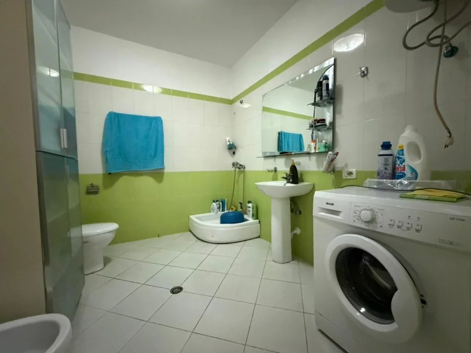 Tirane, shitet apartament 2+1 Kati 8, 145 m² 164.000 € (Yzberisht)
