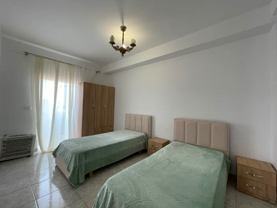 Tirane, jepet me qera apartament 2+1 Kati 3, 120 m² 600 € (Farmacia 10)