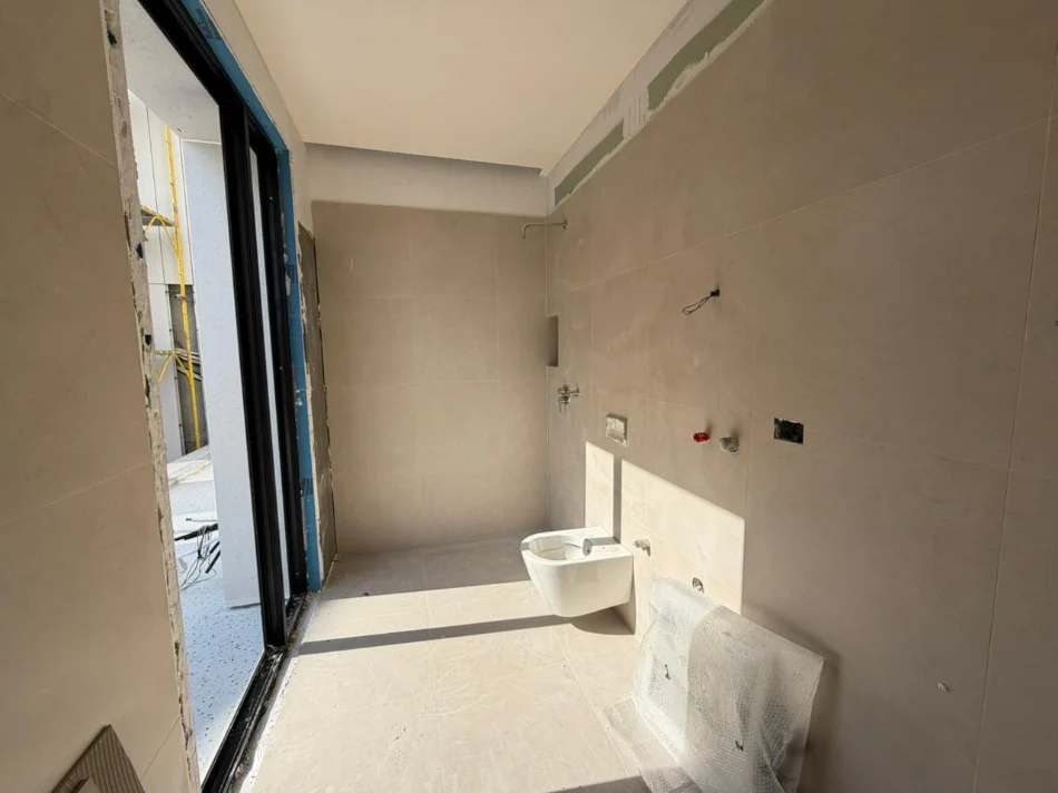 Tirane, shitet apartament 1+1 Kati 5, 95 m² 250.000 € (Vasil Shanto)