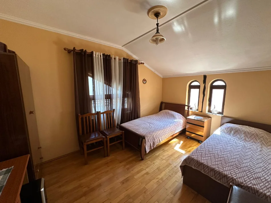 Tirane, shitet Vile 2 Katshe Kati 0, 280 m² 500.000 € (Jordan Misja)