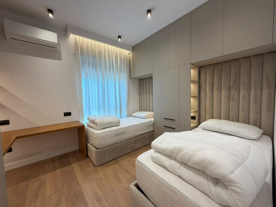 Tirane, jepet me qera apartament 2+1 Kati 1, 90 m² 1.000 € (Porcelani)