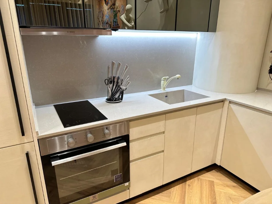 Tirane, jepet me qera apartament 1+1 Kati 4, 70 m² 1.000 € (Square 21)