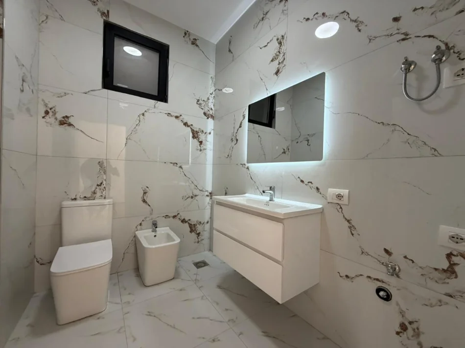 Tirane, shitet apartament 2+1 Kati 2, 116 m² 273.000 € (Liqeni i Thate)