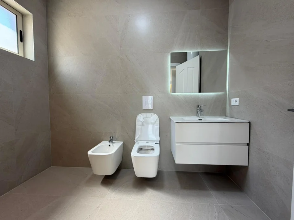 Tirane, shitet apartament 2+1 Kati 7, 108 m² 163.000 € (Astir)