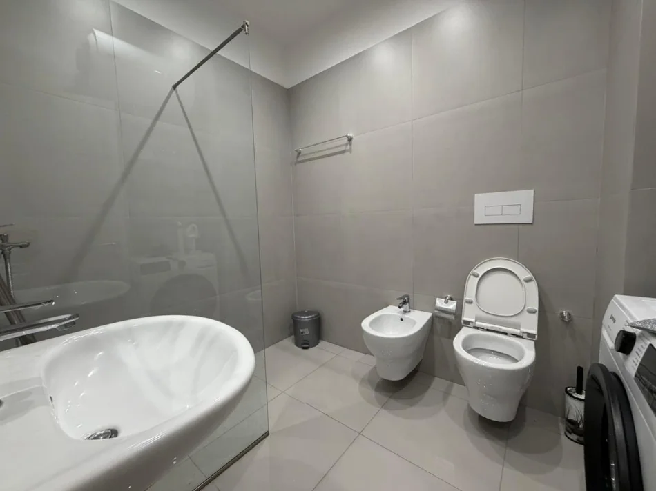 Tirane, shitet apartament 3+1 Kati 9, 140 m² 280.000 € (Astiri)