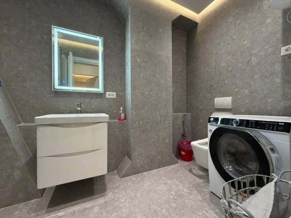 Tirane, jepet me qera apartament 2+1 Kati 13, 130 m² 1.800 € (21 Dhjetori)