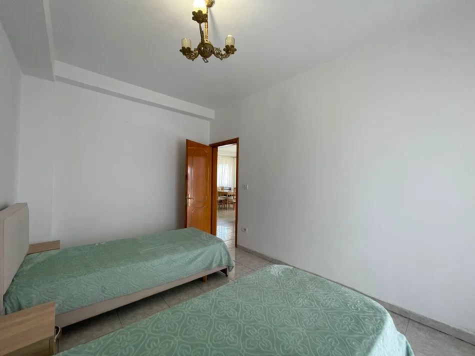 Tirane, jepet me qera apartament 2+1 Kati 3, 120 m² 600 € (Farmacia 10)