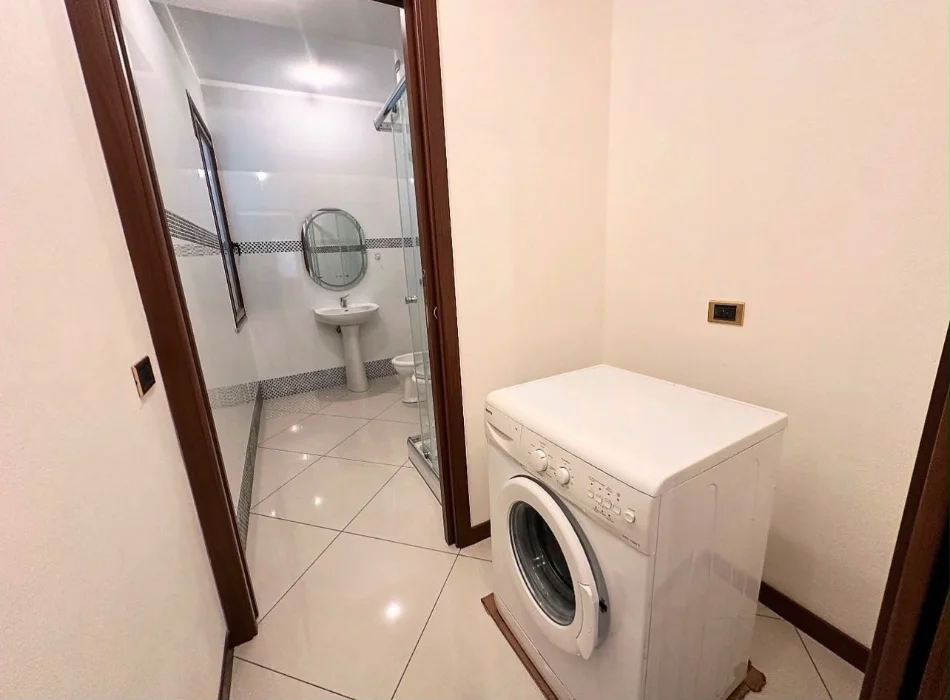 Tirane, jepet me qera apartament 1+1 Kati 3, 80 m² 450 € (Kinostudio)