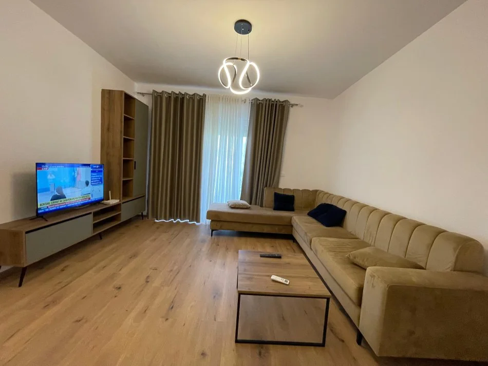 Tirane, jepet me qera apartament 3+1 , 120 m² 1.200 € 