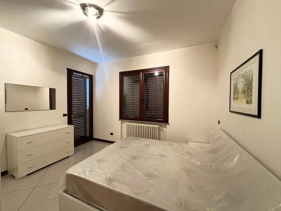 Tirane, jepet me qera apartament 1+1 Kati 3, 80 m² 450 € (Prane BKT ne Kinostudio)