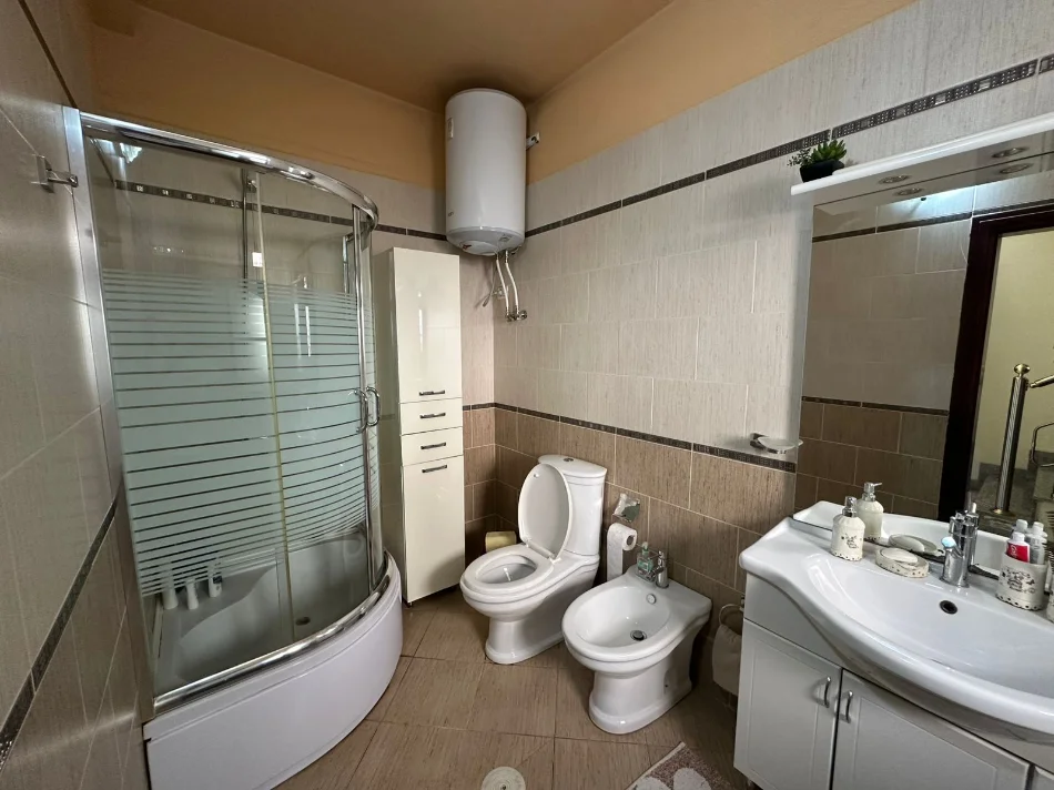 Tirane, shitet Vile 2 Katshe Kati 0, 280 m² 500.000 € (Jordan Misja)