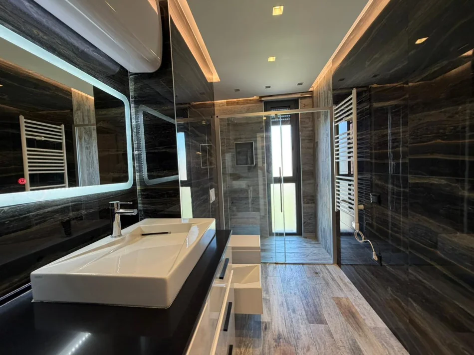 Tirane, shitet apartament 2+1 Kati 3, 105 m² 300.000 € (Don Bosko)