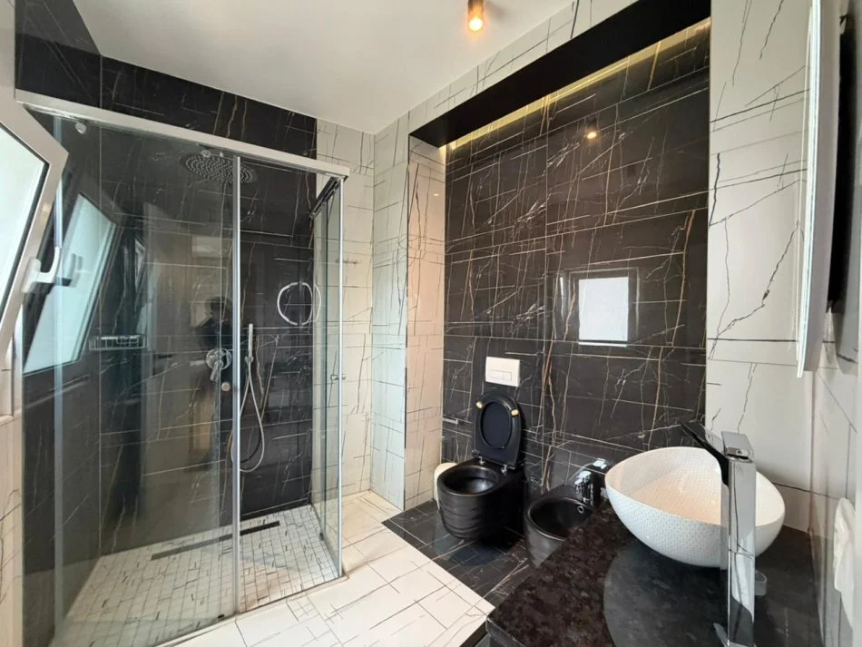 Shqiperi, jepet me qera apartament 2+1 Kati 3, 130 m² 1.050 € (Liqeni i Thate.)