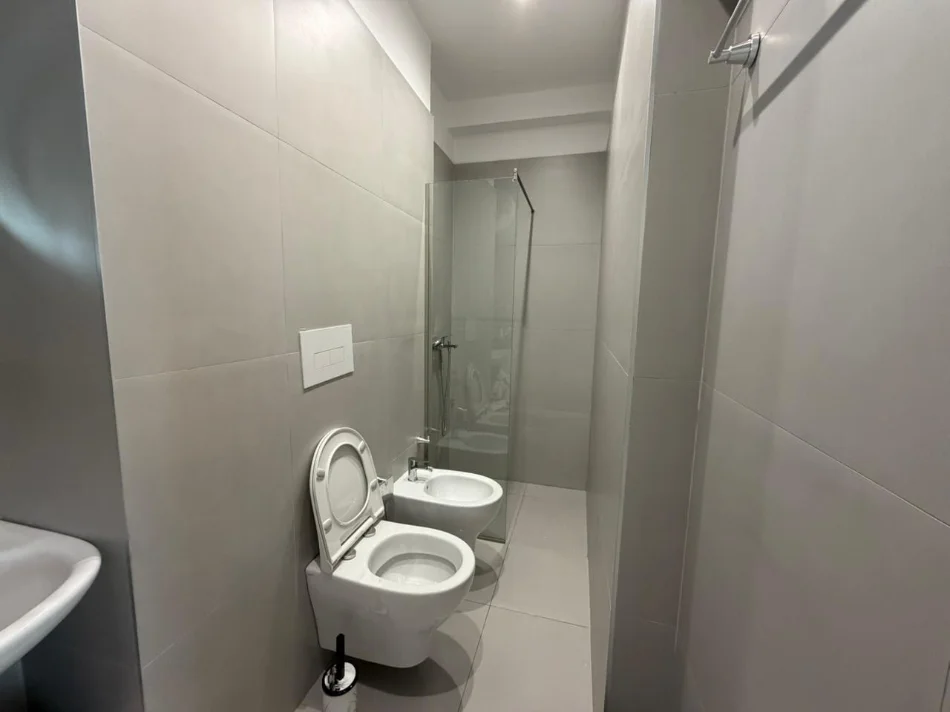 Tirane, shitet apartament 3+1 Kati 9, 140 m² 280.000 € (Astiri)