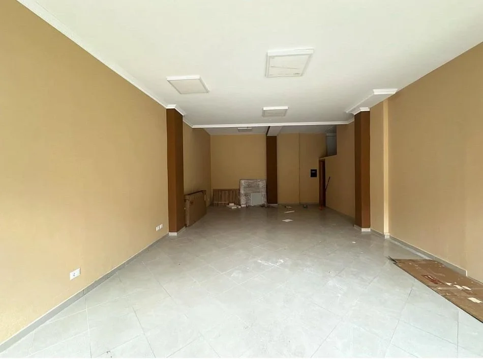 Tirane, jepet me qera ambjent biznesi , 59 m² 600 € (Rruga e Barrikadave)